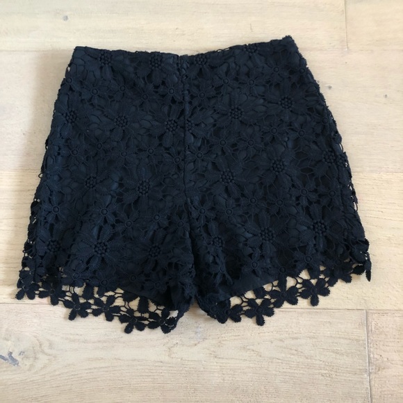 Hollister black high waisted shorts - Picture 2 of 5